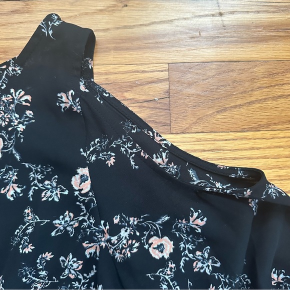 Black Floral Cold Shoulder Blouse - Picture 3 of 10